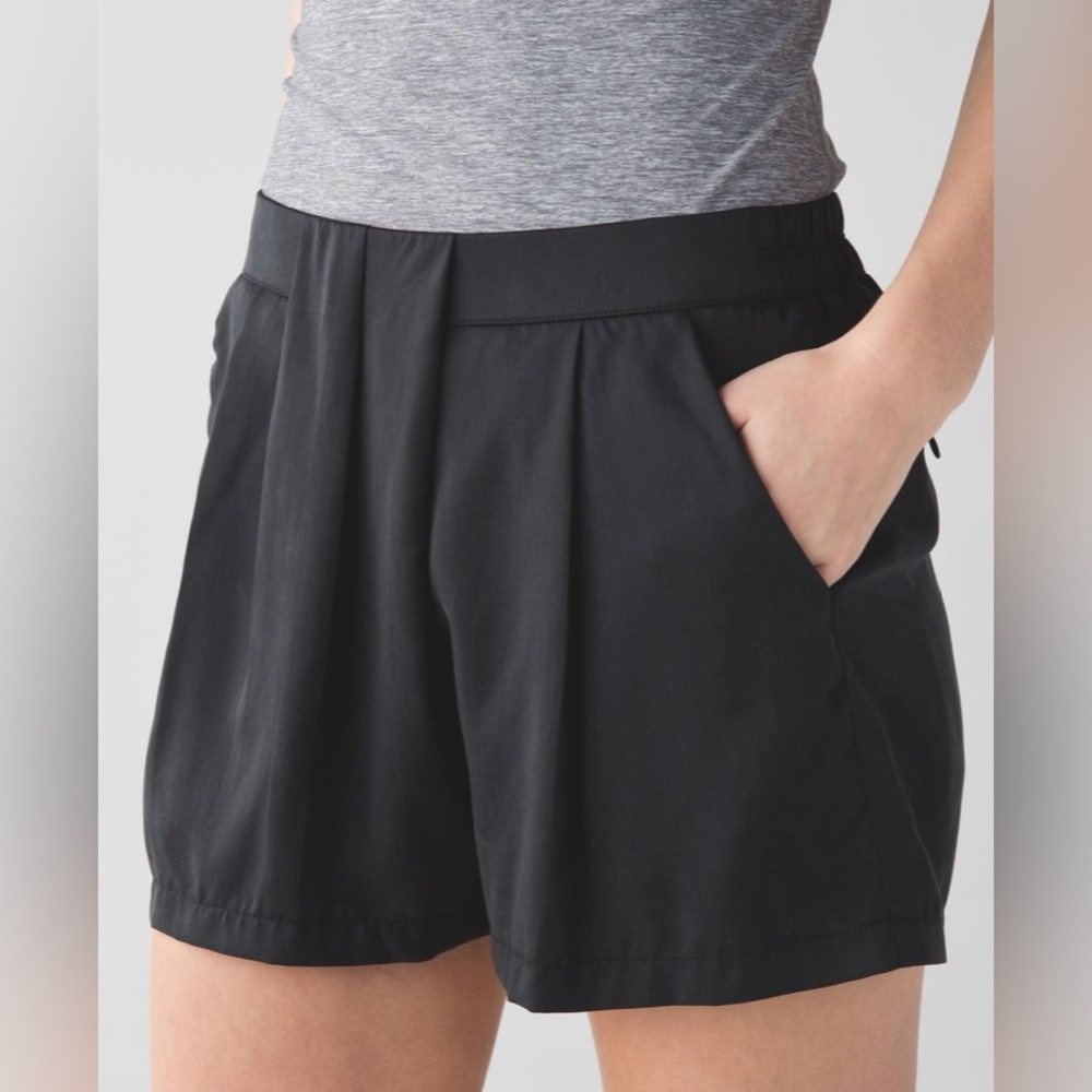 Lululemon &go Keepsake Short Black Size 4